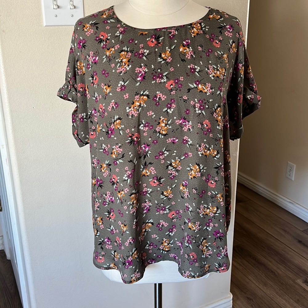 Delton Floral Zipper Back Blouse